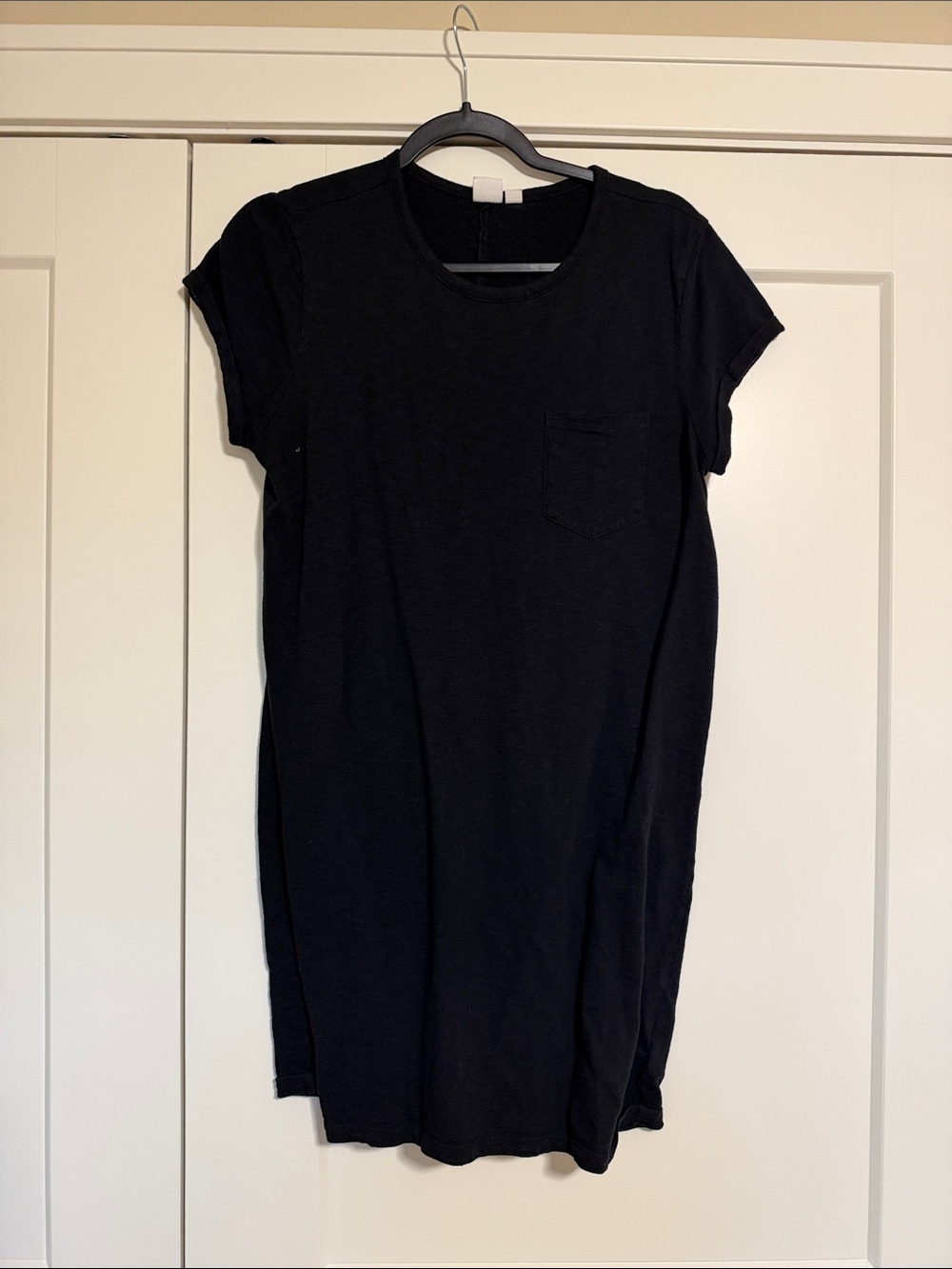 GAP Black Short Sleeve Crewneck Tee with Chest Pocket